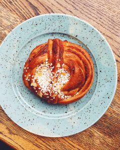 cinnamon bun at Robin Delselius