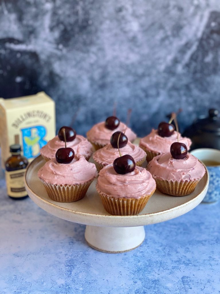 Cherry and Pistachio Cupcakes Cherry and Pistachio Cupcakes