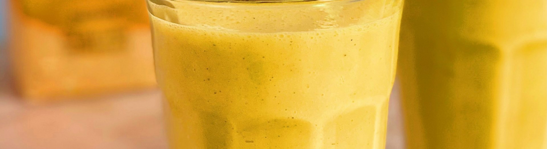 Banana Turmeric and Date Smoothie